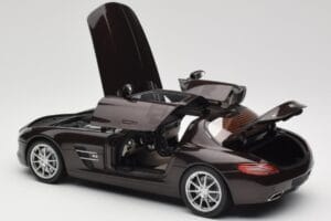 Mercedes AMG SLS C197 Brown Metallic Minichamps 1:18 100039028 Metal - imagen 5 de 8