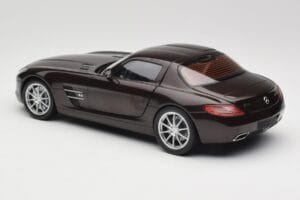 Mercedes AMG SLS C197 Brown Metallic Minichamps 1:18 100039028 Metal - imagen 7 de 8
