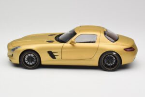 Mercedes AMG SLS C197 Dorado Minichamps 1:18 100039024 Metal - imagen 4 de 8