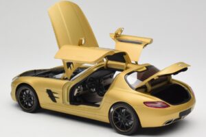 Mercedes AMG SLS C197 Dorado Minichamps 1:18 100039024 Metal - imagen 5 de 8