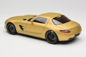 Mercedes AMG SLS C197 Dorado Minichamps 1:18 100039024 Metal - imagen 7 de 8