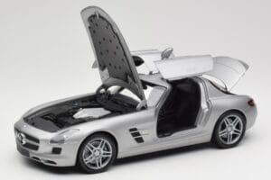 Mercedes AMG SLS C197 Grey Metallic Minichamps 1:18 100039025 Metal - imagen 2 de 8