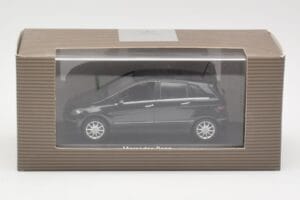 Mercedes B-Class W245 Cosmos Black Minichamps 1:43 B66962218 Metal - imagen 4 de 4