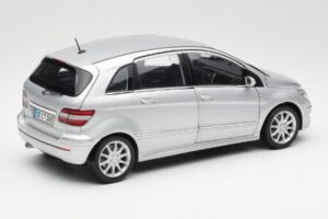Mercedes B-Class W245 Plata Kyosho 1:18 B66962326 Metal - imagen 3 de 8