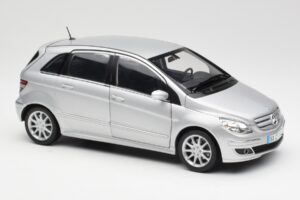 Mercedes B-Class W245 Plata Kyosho 1:18 B66962326 Metal - imagen 6 de 8