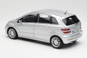 Mercedes B-Class W245 Plata Kyosho 1:18 B66962326 Metal - imagen 7 de 8