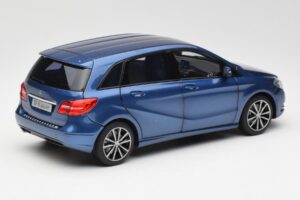 Mercedes B-Class W246 Lotus Azul Metalizado Norev 1:18 B66961410 Metal - imagen 3 de 8