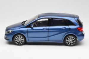 Mercedes B-Class W246 Lotus Azul Metalizado Norev 1:18 B66961410 Metal - imagen 4 de 8