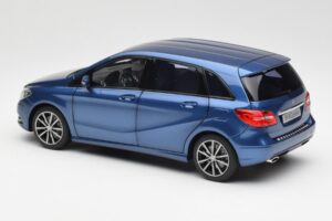 Mercedes B-Class W246 Lotus Azul Metalizado Norev 1:18 B66961410 Metal - imagen 7 de 8