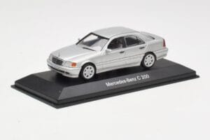 Mercedes C 200 W202 Iridium Silver Minichamps 1:43 B66040488 Metal - imagen 2 de 4