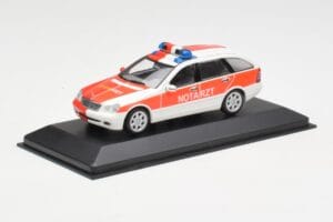 Mercedes C-Class S203 Notarzt Minichamps 1:43 430030190 Metal - imagen 2 de 4