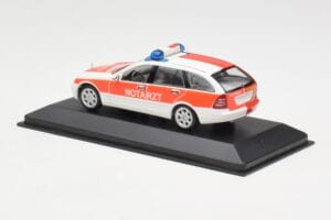 Mercedes C-Class S203 Notarzt Minichamps 1:43 430030190 Metal - imagen 3 de 4