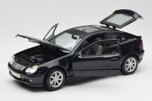 Mercedes C-Class Sports Coupe CL203 Azul Maisto 1:18 B66962124 Metal - imagen 2 de 8