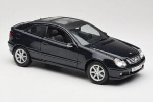 Mercedes C-Class Sports Coupe CL203 Azul Maisto 1:18 B66962124 Metal - imagen 6 de 8