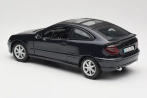 Mercedes C-Class Sports Coupe CL203 Azul Maisto 1:18 B66962124 Metal - imagen 7 de 8