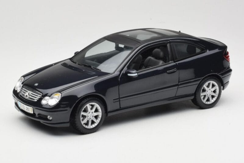 Mercedes C-Class Sports Coupe CL203 Azul Maisto 1:18 B66962124 Metal