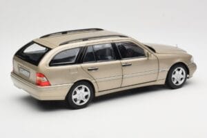Mercedes C-Class T-Model W202 Smoke Silver Norev 1:18 183388 Metal - imagen 3 de 8