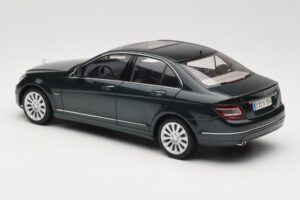 Mercedes C-Class W204 Avantgarde Verde Oscuro AUTOart 1:18 B66962366 Metal - imagen 7 de 8