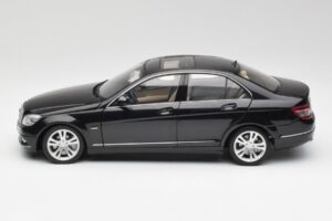 Mercedes C-Class W204 Avantgarde Obsidian Negro AUTOart 1:18 76264-R1 Metal - imagen 4 de 8