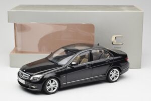 Mercedes C-Class W204 Avantgarde Obsidian Negro AUTOart 1:18 76264-R1 Metal - imagen 8 de 8