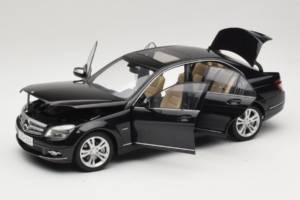 Mercedes C-Class W204 Obsidian Black AUTOart 1:18 B66962367 Metal - imagen 2 de 8