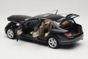 Mercedes C-Class W204 Obsidian Black AUTOart 1:18 B66962367 Metal - imagen 5 de 8