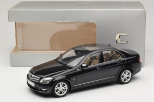 Mercedes C-Class W204 Obsidian Black AUTOart 1:18 B66962367 Metal - imagen 8 de 8