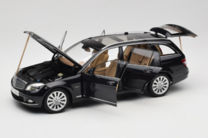 Mercedes C-Class W204 Estate Obsidian Black AUTOart 1:18 B66962349 Metal - imagen 2 de 8