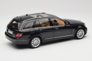 Mercedes C-Class W204 Estate Obsidian Black AUTOart 1:18 B66962349 Metal - imagen 3 de 8