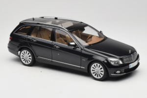Mercedes C-Class W204 Estate Obsidian Black AUTOart 1:18 B66962349 Metal - imagen 6 de 8