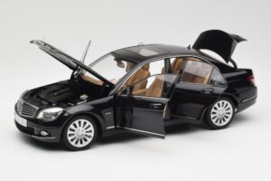 Mercedes C-Class W204 Obsidian Negro AUTOart 1:18 B66962365 Metal - imagen 2 de 8