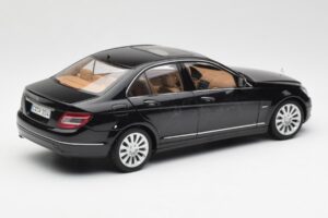 Mercedes C-Class W204 Obsidian Negro AUTOart 1:18 B66962365 Metal - imagen 3 de 8