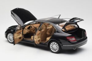 Mercedes C-Class W204 Obsidian Negro AUTOart 1:18 B66962365 Metal - imagen 5 de 8