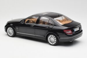 Mercedes C-Class W204 Obsidian Negro AUTOart 1:18 B66962365 Metal - imagen 7 de 8