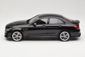 Mercedes C-Class W205 Brabus 650 Negro GT Spirit 1:18 GT132 Resina - imagen 3 de 6