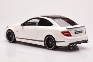 Mercedes AMG C63 W204 Edition 507 Blanco GT Spirit 1:18 GT899 Resina - imagen 5 de 6