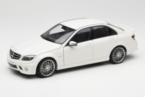 Mercedes AMG C63 W204 Blanco AUTOart 1:18 72674-R1 Metal