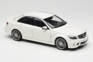 Mercedes AMG C63 W204 Blanco AUTOart 1:18 72674-R1 Metal - imagen 6 de 8