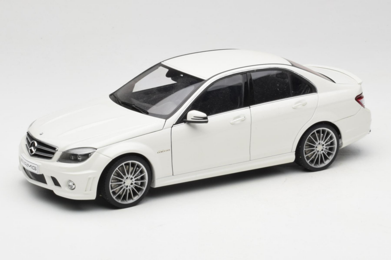 Mercedes AMG C63 W204 Blanco AUTOart 1:18 72674-R1 Metal