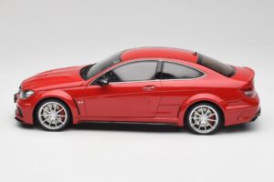 Mercedes AMG C63 W204 Rojo 2nd Choice GT Spirit 1:18 GT065-D1 Resina - imagen 3 de 6