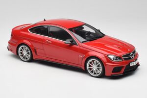 Mercedes AMG C63 W204 Rojo 2nd Choice GT Spirit 1:18 GT065-D1 Resina - imagen 4 de 6