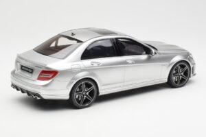 Mercedes C63 AMG W204 Plata GT Spirit 1:18 GT462 Resina - imagen 2 de 6
