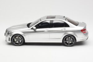 Mercedes C63 AMG W204 Plata GT Spirit 1:18 GT462 Resina - imagen 3 de 6