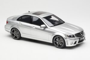 Mercedes C63 AMG W204 Plata GT Spirit 1:18 GT462 Resina - imagen 4 de 6