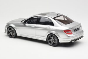 Mercedes C63 AMG W204 Plata GT Spirit 1:18 GT462 Resina - imagen 5 de 6