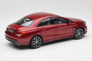 Mercedes CLA C117 Designo Patagonia Rojo Metalizado Norev 1:18 B66960131 Metal - imagen 3 de 8