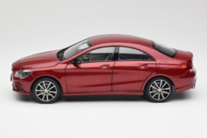 Mercedes CLA C117 Designo Patagonia Rojo Metalizado Norev 1:18 B66960131 Metal - imagen 4 de 8