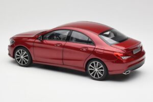 Mercedes CLA C117 Designo Patagonia Rojo Metalizado Norev 1:18 B66960131 Metal - imagen 7 de 8