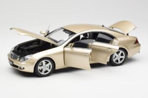 Mercedes CLS C219 Beige Claro Dorado Kyosho 1:18 08401LBE Metal - imagen 2 de 8