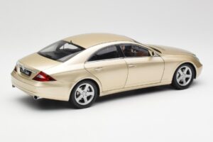 Mercedes CLS C219 Beige Claro Dorado Kyosho 1:18 08401LBE Metal - imagen 3 de 8